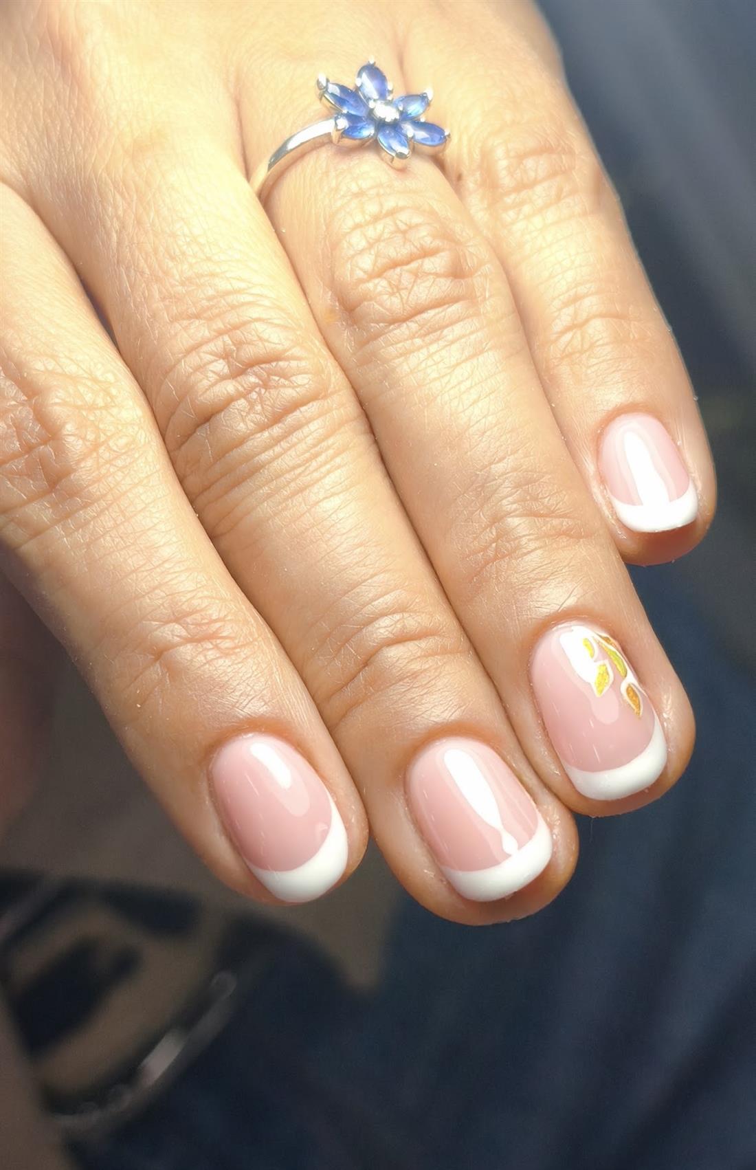 Uñas cortas y sanas con francesa fina